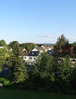 Wunderbare Weitsicht, schicke, gepflegte 2 Zimmerwohnung in Troisdorf-Friedrich-Wilhelms-Hütte mit Balkon, Tiefgaragenstellplatz zu verkaufen - Troisdorf