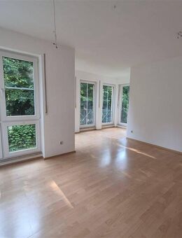 2 Zimmer Wohnung mit 30 m² Gartenterrasse und Einbauküche - Auerbach (Vogtland)
