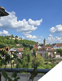 Exklusive Maisonette-Wohnung mit Burgblick, Dachterrasse & Naabpanorama - Wohnen mit Stil! - Burglengenfeld