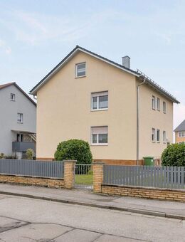 Energieeffizientes und gepflegtes Zweifamilienhaus in schöner Siedlung von Teublitz - Teublitz