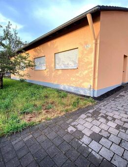 Doppelhaushälfte - Charmanter 3-ZKB-Bungalow mit Gartenanteil in ruhiger Lage von Gillenfeld - Gillenfeld