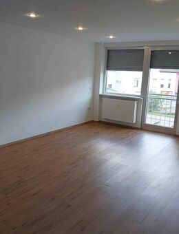 Heusweiler - zentrale Lage: geräumige, sanierte 3-ZKB (ca.76m²), 1.OG, AUFZUG IM HAUS! - Heusweiler