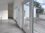 Moderne 2-Zimmer-Wohnung mit neuer EBK & großer Sonnen-Terrasse in Frankfurt Nieder-Eschbach - Frankfurt (Main)