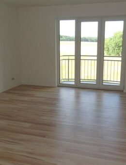 Renovierte Top 2-Raum-Wohnung mit 2 Balkonen und Einbauküche - Frankenberg (Sachsen)