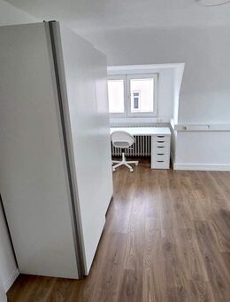 Möbliertes WG-Zimmer - 18,4 m² in großer DG-Wohnung, nur an Einzelperson - zentrale Lage - Bahnhofsnähe Stadt Lörrach - Lörrach