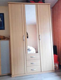 Kleiderschrank mit Spiegel - Essen