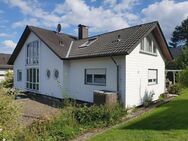 Einfamilien-Wohnhaus mit Einliegerwohnung u. Garagengebäude mit Carport von Detmold-OT Schling-40 km von Höxter - Höxter