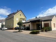 Echzell: Mehrfamilienhaus mit Bungalow und Gewerbeeinheit - Echzell
