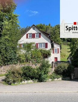 Älteres Einfamilienhaus mit Garage und 50 ar großem Grundstück (Tierhaltung möglich) zu verkaufen! - Schramberg