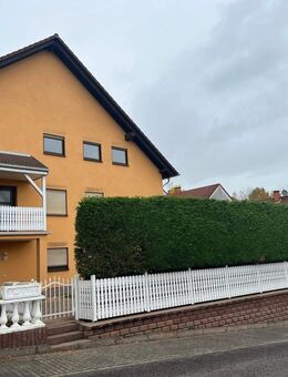 Helle 3-ZKB-Dachgeschosswohnung mit Balkon in gepflegtem Mehrfamilienhaus – Kopernikusstraße 15, 66333 Völklingen - Völklingen