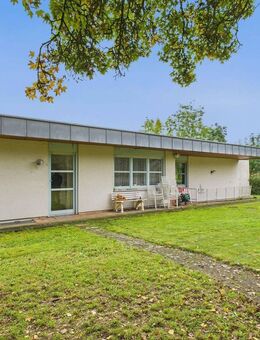 Exklusiver Bungalow mit großzügigem Garten und Einliegerwohnung - Waldstetten (Baden-Württemberg)