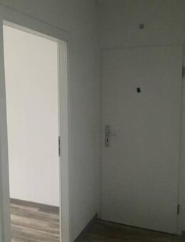Bereit für neue Mieter - Helle 3 Zimmer Wohnung mit Oberboden und Balkon - Monheim (Rhein)