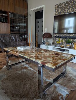 Eleganter Mid-Century Couchtisch mit einer wunderschönen Onyx-Tischplatte und einem glänzenden Chromgestell - Ginsheim-Gustavsburg