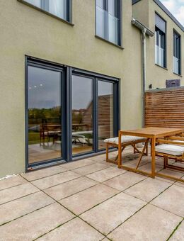 Reihenendhaus im Grünen: Nachhaltige Bauweise, Top-Ausstattung mit Stellplatz, Photovoltaik und EBK - Kloster Lehnin