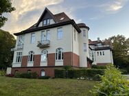 Charmante 2,5-Zimmer-Dachgeschosswohnung mit Balkon, Einbauküche und Stellplatz in ruhiger Lage - Hamburg