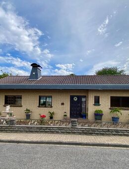 BUNGALOW mit Pool-Landschaft, Garage und Keller - ruhige Lage - Niederkrüchten