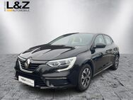 Renault Megane, Life TCe 115, Jahr 2019 - Bad Segeberg