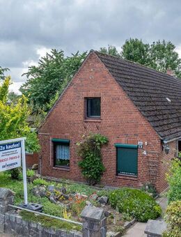 Wohnhaus mit zwei Baugrundstücken in Kreuzfeld - Malente