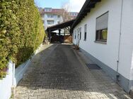 Wohnhaus mit Wintergarten, 2 Garagen, Carport und schön angelegtem Garten mit Teich - Rothenburg (Tauber)