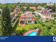 Elegante Villa mit Pool und großem Grundstück in Berlin-Mariendorf, inklusive Garage - Berlin