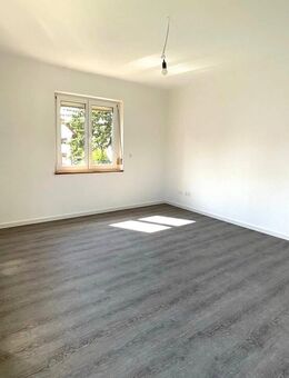 Modernisierte 3-Zimmer Wohnung mit Balkon und großem Garten - Ludwigsburg