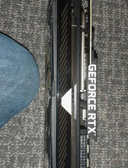 Zum Verkauf steht eine ASUS ROG Strix GeForce RTX 3070 mit 8 GB VRAM. - Magdeburg