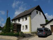 Zweifamilienhaus in Eigeltingen-Honstetten mit sep. Bauplatz - Eigeltingen