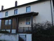 Renovierungsbedürftiges Ein-/Zweifamilienhaus in ruhiger Wohnsiedlung von Mainburg mit Doppelgarage! - Mainburg