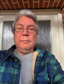 Es wäre schön, zu Weihnachten ein Geschenk zu bekommen. Vielleicht bist du es. - Bunde