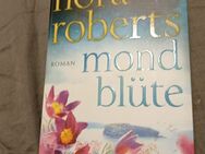Buchautorin Nora Roberts und Titel Mond Blüte - Lemgo