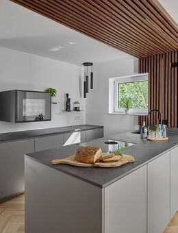 LUXUS MIT WEITBLICK - TEILMÖBLIERTE (VB) 3,0 ZIMMER WOHNUNG IN HALBHÖHENLAGE - Gerlingen