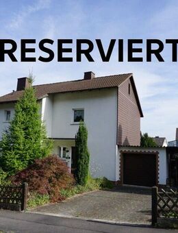 EINFAMILIENHAUS MIT GARTEN - SOLIDE SUBSTANZ UND VIEL POTENZIAL ZUR INDIVIDUELLEN GESTALTUNG - Baunatal