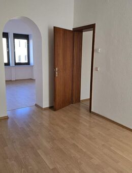 zentral gelegene renovierte 2,5 Zimmerwohnung in Großrosseln - Großrosseln