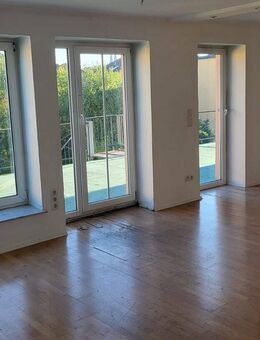 Regensburg Steinweg/Reinhausen – Wohnung mit großem Balkon und Garten - Regensburg