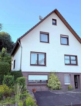 Gepflegtes 6-Zi-Einfamilienhaus mit Terrasse und 2 Stellplätzen - Oberlahr