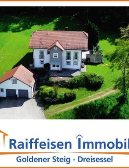 Großzügiges Einfamilienhaus in herrlicher Randlage mit Ausblick auf die Stadt Waldkirchen - Waldkirchen