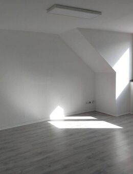 Gemütliche 2 Zimmer DG Wohnung in Duisburg zu vermieten - Duisburg