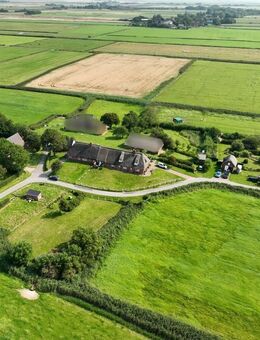 Historische Doppelhaushälfte unter Reet - nordfriesischer Charme mit Entwicklungspotenzial - Ockholm