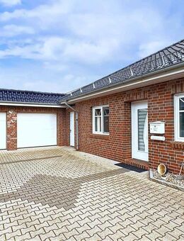 Ebenerdige Bungalowhälfte mit großer Doppelgarage und integrierter Werkstatt - Wiesmoor