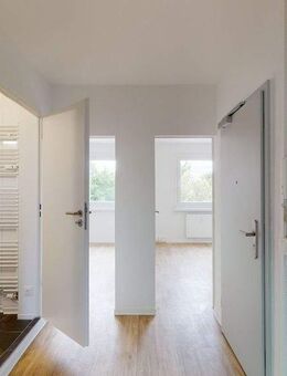 vollsanierte 3 Raum Wohnung mit Aufzug - Halle (Saale)