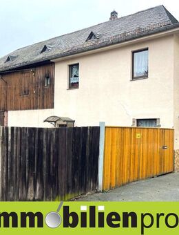 3121 - Älteres Einfamilienhaus mit Wohnmobilstellplatz/ Garage in Oelsnitz - Oelsnitz