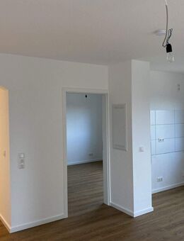 Stilvolle 2-Zimmer-Wohnung / Penthouse mit 33 m² Dachterrasse, Loggia und Fernblick in den Taunus - Wiesbaden