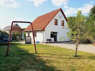Gepflegtes Einfamilienhaus mit Kamin und Garage - Cölpin