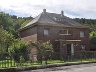 Stattliche 1950er Jahre Villa, schöner Altbaumbestand auf 1500 m² Grundstücksareal am Kallbach - Kall
