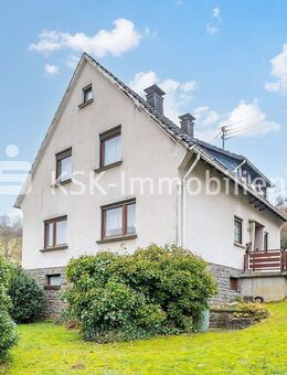 Renovierungsbedürftiges Einfamilienhaus mit Doppelgarage sucht neuen Eigentümer! - Morsbach