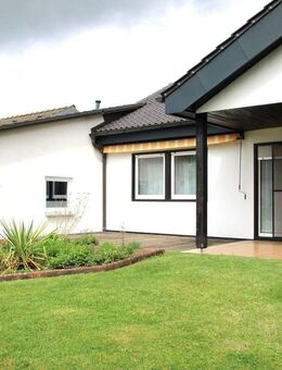 Gemütlicher Bungalow mit drei Garagen und herrlichem Garten Denkendorf/ Gelbelsee - Denkendorf (Bayern)