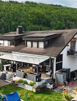 Charmantes Zweifamilienhaus inkl. ELW, 253m² Wohnfl., 3x Garagen, Terrasse, Garten, Pool, uvm. - Rheinfelden (Baden)