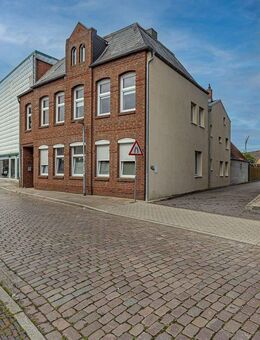 Ehemaliges Herrenhaus in zentraler Lage in der Kreisstadt Heide wartet auf neuen Wind - Heide