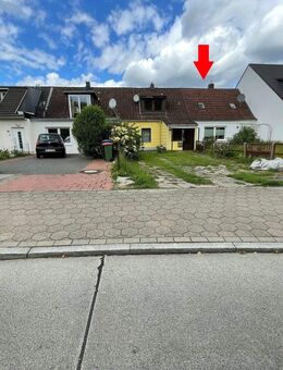 Erwecken Sie das Potenzial auf ca. 110m² ! Sanierungsbedürftiges RMH mit eigenem Garten in Hamburg - Hamburg