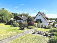 Haus auf einem ca. 1.300m² großem Traumgrundstück... erleben Sie diese gepflegte Doppelhaushälfte bei einer Besichtigung! - Ebern